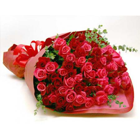 Букет 79 роз: красная + алая